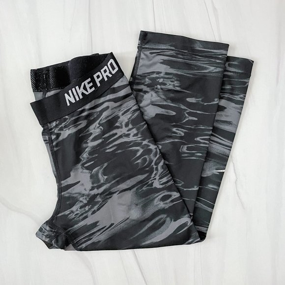 Nike Pro Water Patterned Cropped Tight Legging - Picture 1 of 4